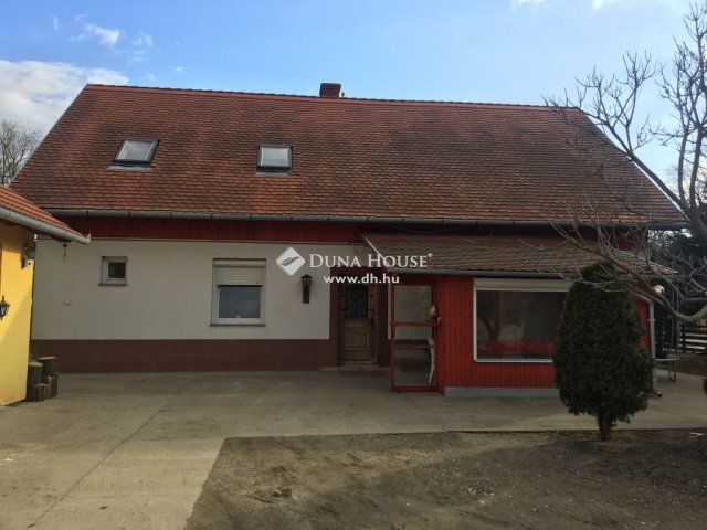 Eladó családi ház, Újpetrén 53.35 M Ft, 5 szobás