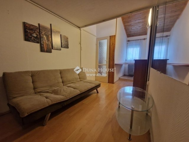 Eladó családi ház, Budapesten, XV. kerületben 54.9 M Ft