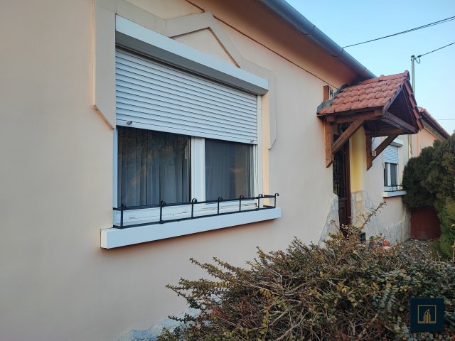Eladó ikerház, Mosonmagyaróváron 69.9 M Ft, 4 szobás