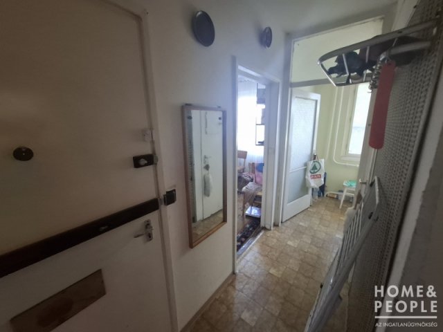 Eladó téglalakás, Szegeden 42 M Ft, 3 szobás
