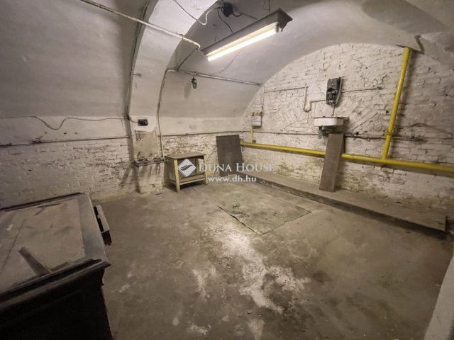 Kiadó ipari ingatlan, Budapesten, VII. kerületben 300 E Ft / hó