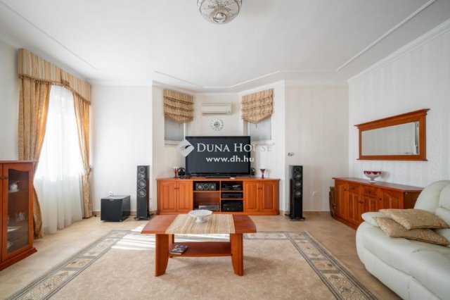 Eladó családi ház, Budapesten, II. kerületben 383.8 M Ft