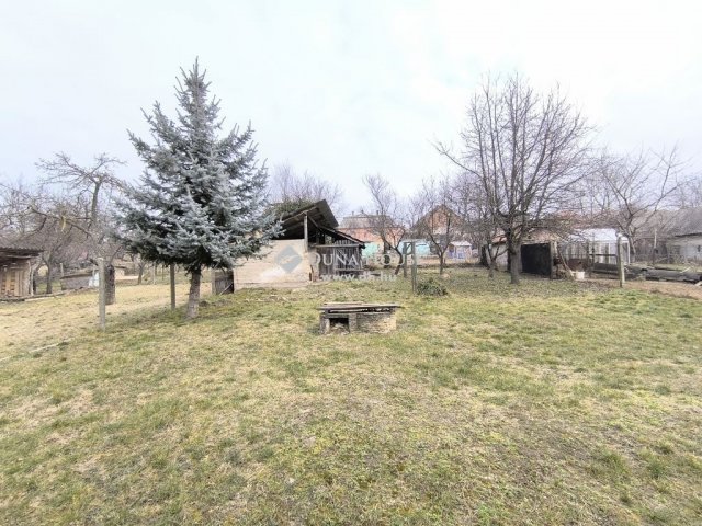 Eladó családi ház, Csetényben 39.9 M Ft, 3 szobás