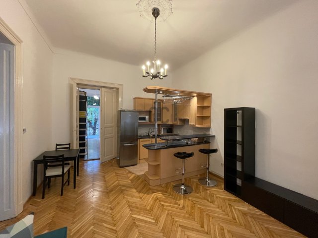 Eladó téglalakás, Budapesten, VI. kerületben 87.9 M Ft, 3 szobás