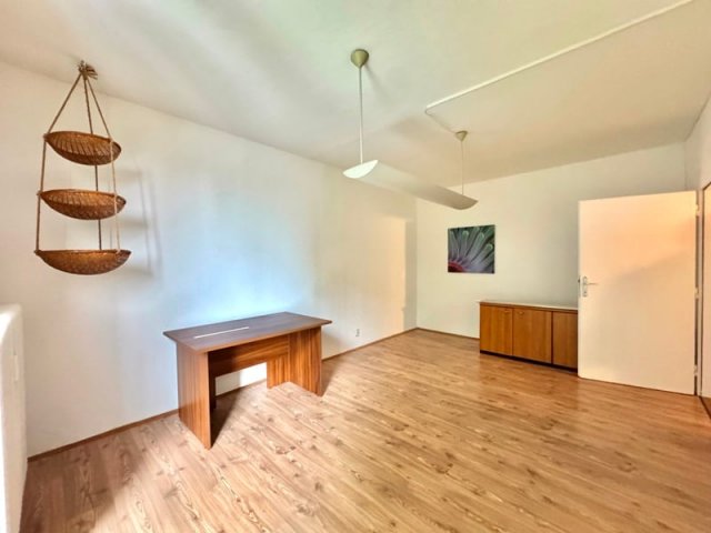 Kiadó panellakás, albérlet, Pécsett 130 E Ft / hó, 2 szobás
