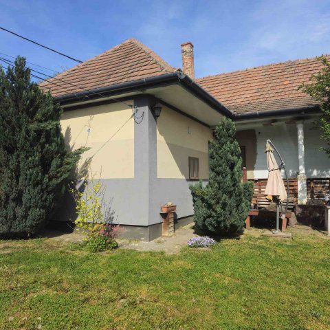 Eladó családi ház, Tinnyén 67.5 M Ft, 2+1 szobás