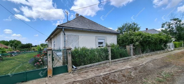 Eladó családi ház, Mezőzomboron 13.2 M Ft, 3 szobás