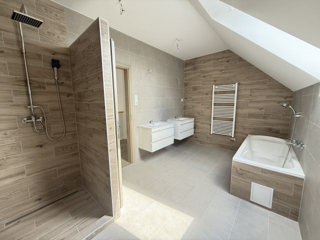 Eladó családi ház, Pakson 109 M Ft, 4 szobás