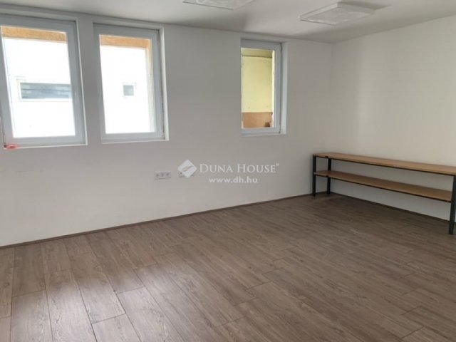 Kiadó iroda, Komlón 275 E Ft / hó / költözzbe.hu