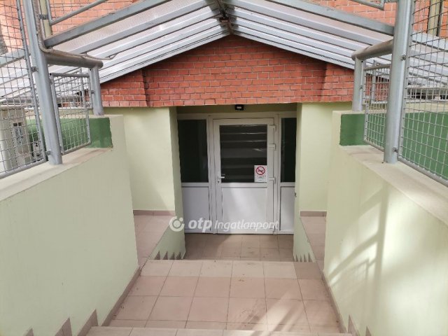 Kiadó ipari ingatlan, Békéscsabán 280 E Ft / hó