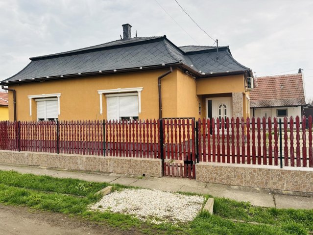 Eladó családi ház, Jászkisérén 19.9 M Ft, 2 szobás