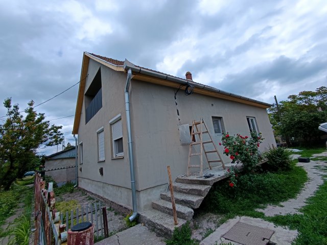 Eladó családi ház, Újszászon 30 M Ft, 5 szobás
