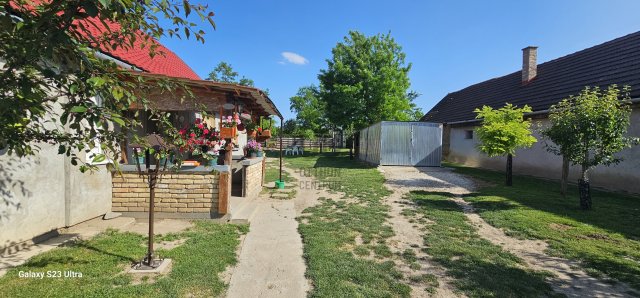 Eladó családi ház, Lajoskomáromban 29.9 M Ft, 2 szobás