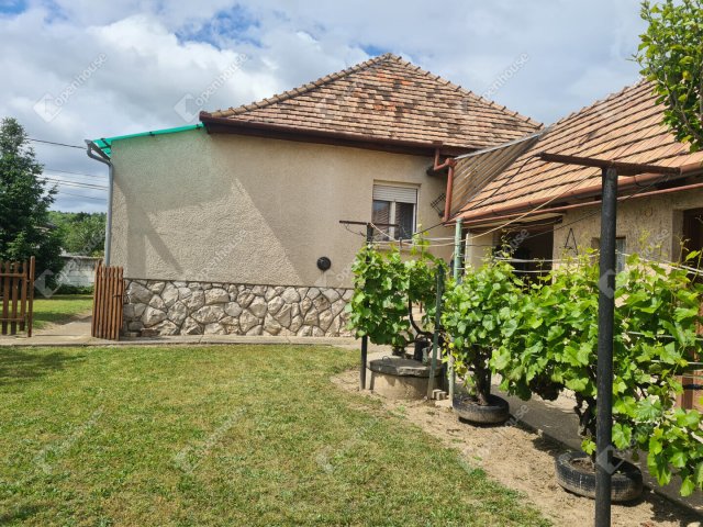 Eladó családi ház, Győrújbaráton 49.9 M Ft, 2 szobás