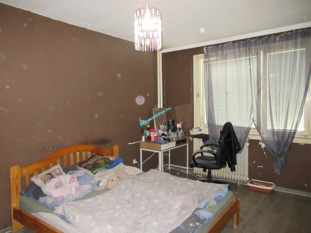 Eladó panellakás, Ózdon 8.5 M Ft, 1+1 szobás