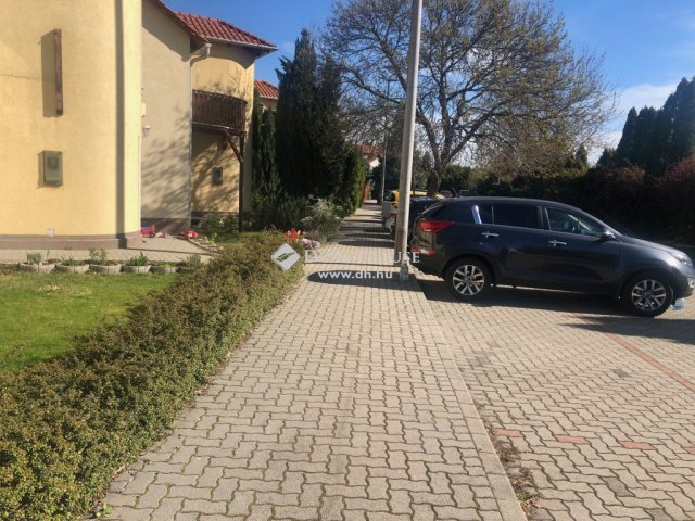 Eladó sorház, Szigetszentmiklóson 67.9 M Ft, 2 szobás