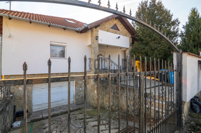 Eladó családi ház, Érden 140 M Ft, 6 szobás