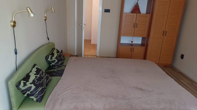 Kiadó téglalakás, albérlet, Pécsett 180 E Ft / hó, 2 szobás