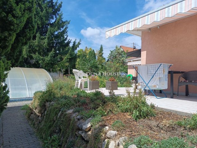 Eladó nyaraló, Vonyarcvashegyen 89 M Ft, 7 szobás