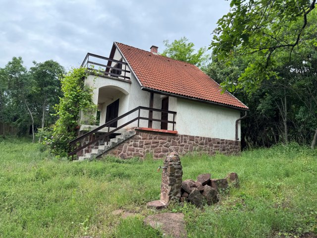 Eladó nyaraló, Balatonalmádiban, Batthyány utcában 124.9 M Ft