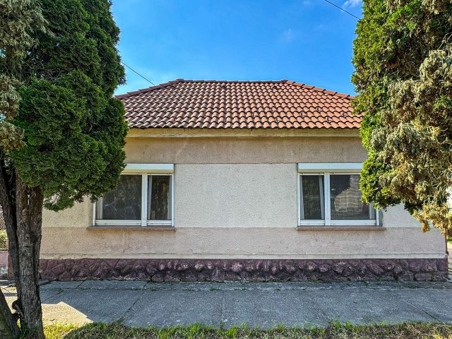 Eladó családi ház, Vajszlón 25 M Ft, 5 szobás