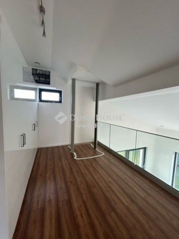 Eladó családi ház, Vecsésen 249 M Ft, 5 szobás
