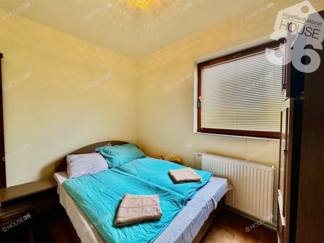 Eladó családi ház, Tiszakécskén 79.9 M Ft, 8 szobás