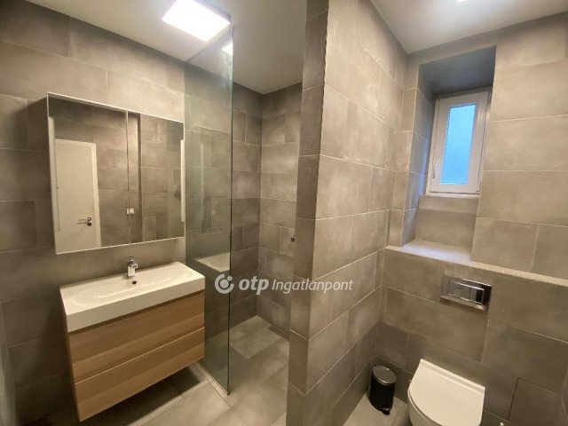 Eladó téglalakás, Budapesten, VI. kerületben 69 M Ft, 2 szobás