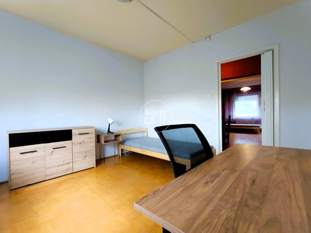 Kiadó panellakás, albérlet, Szegeden 190 E Ft / hó, 1+2 szobás