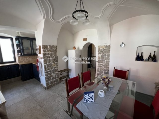 Eladó családi ház, Veszprémben 80 M Ft, 3 szobás