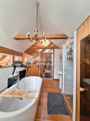 Eladó családi ház, Pécsett 135 M Ft, 4 szobás
