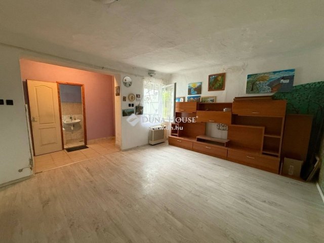 Eladó családi ház, Kiskunhalason 22.9 M Ft, 3 szobás