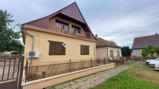 Eladó családi ház, Dombóváron 31.5 M Ft, 6 szobás