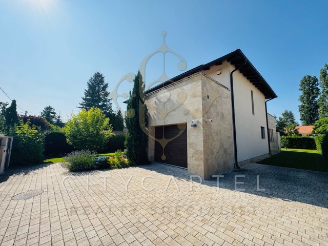 Eladó családi ház, Zamárdiban 369.9 M Ft, 5 szobás