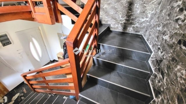 Eladó családi ház, Érden 109 M Ft, 7 szobás