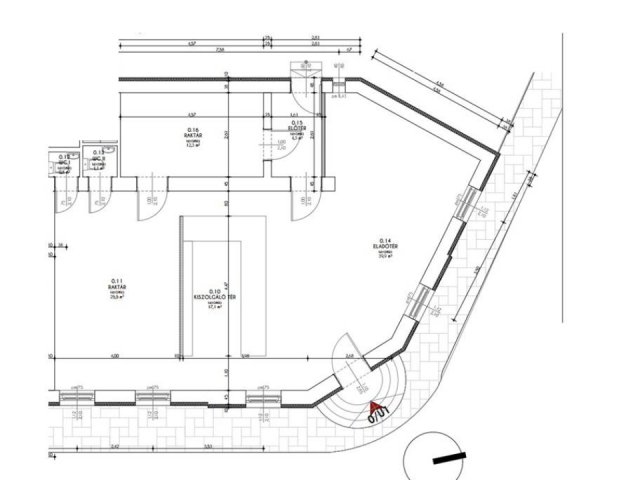 Eladó üzlethelyiség, Komáromban, Szent István téren 75 M Ft