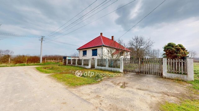 Eladó családi ház, Nyírtasson 25 M Ft, 3 szobás
