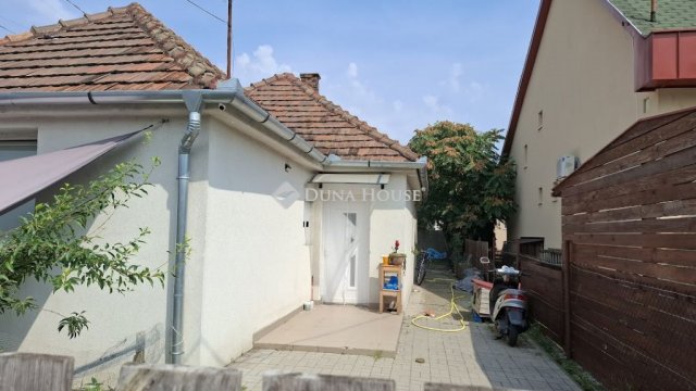 Eladó családi ház, Szigethalmon 66.8 M Ft, 4 szobás