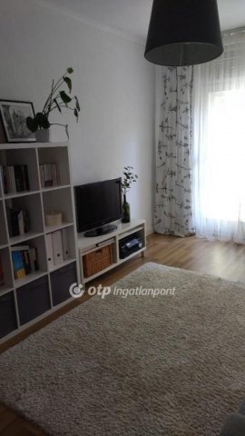 Eladó téglalakás, Békéscsabán 35.85 M Ft, 2+1 szobás