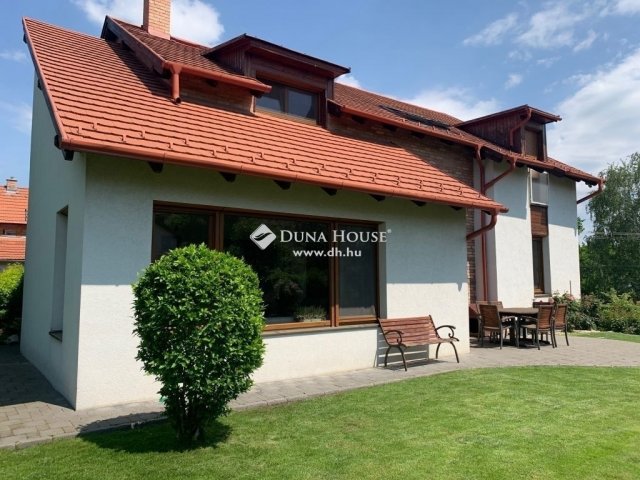 Eladó családi ház, Szentendrén 360 M Ft, 6 szobás