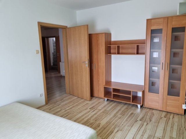 Kiadó téglalakás, albérlet, Pécsett 350 E Ft / hó, 4 szobás