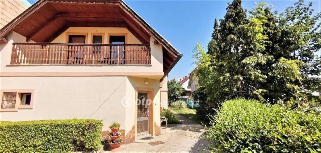 Eladó családi ház, Tapolcán 78 M Ft, 7 szobás