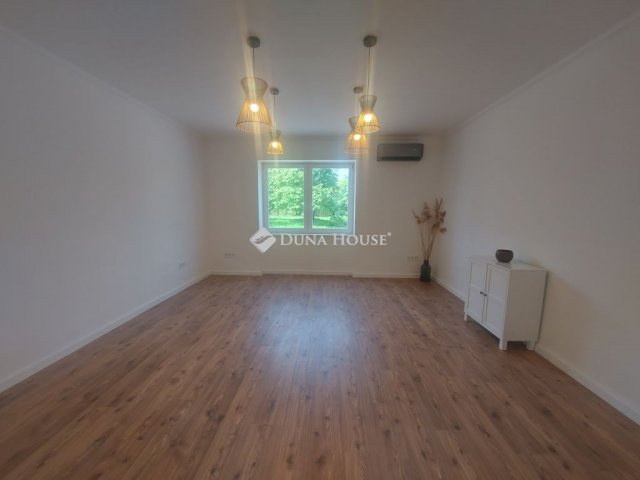 Kiadó üzlethelyiség, Szolnokon 160 E Ft / hó