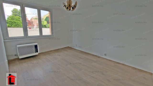 Eladó téglalakás, Győrött 40.99 M Ft, 2 szobás