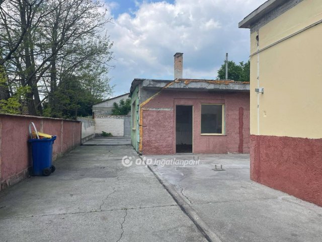 Eladó családi ház, Kiskunlacházán 39.9 M Ft, 4+2 szobás