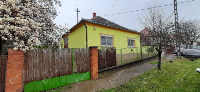Eladó családi ház, Vasváron 39.5 M Ft, 2 szobás