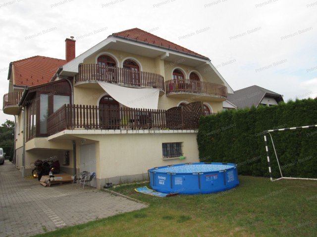 Eladó családi ház, Vonyarcvashegyen 134.9 M Ft, 8 szobás