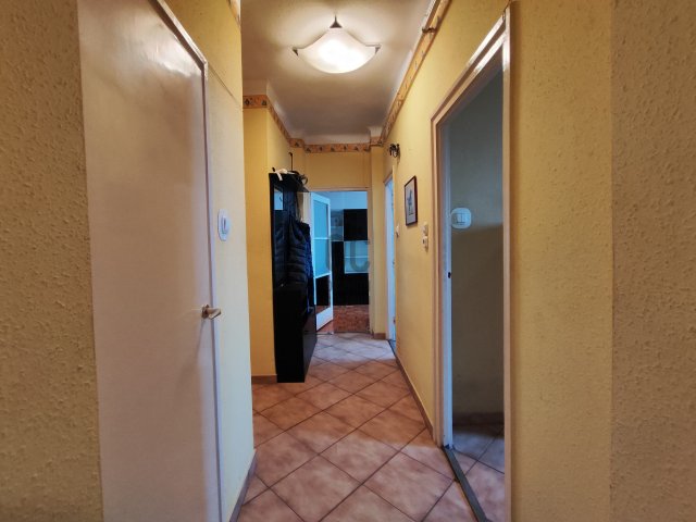 Eladó téglalakás, Gyöngyösön 25 M Ft, 2 szobás