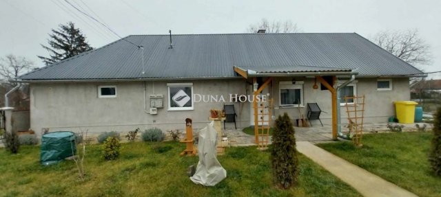 Eladó családi ház, Tápiószelén 39.9 M Ft, 3 szobás