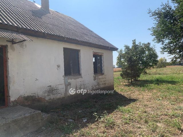 Eladó családi ház, Újfehértón 16 M Ft, 3 szobás